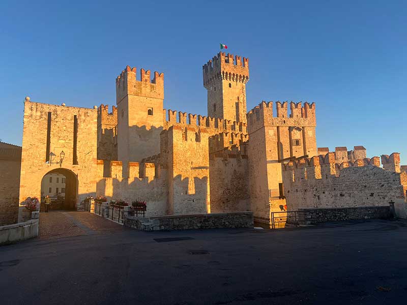 Castello Scaligero di Sirmione vicino a Casa Lorena, Desenzano del Garda