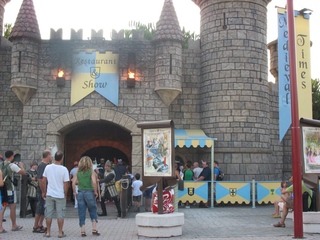 Caneva World, parco divertimenti vicino a Casa Lorena, Lago di Garda